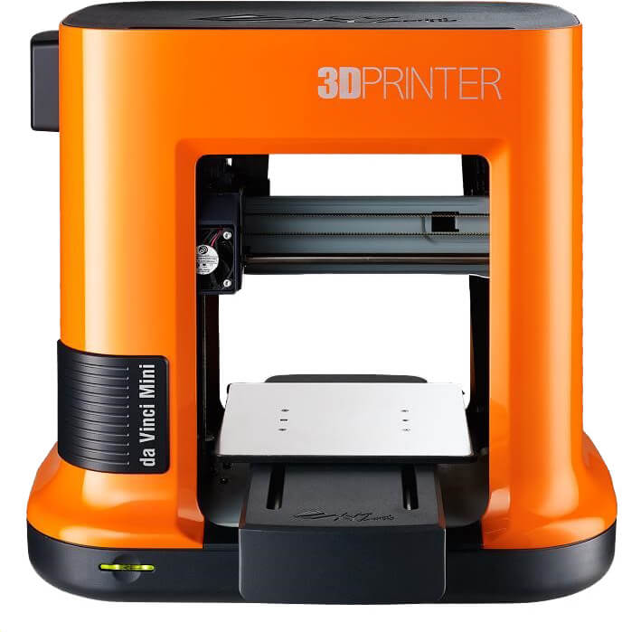 Primer 3D tiskalnika v oranžno-črni barvi.